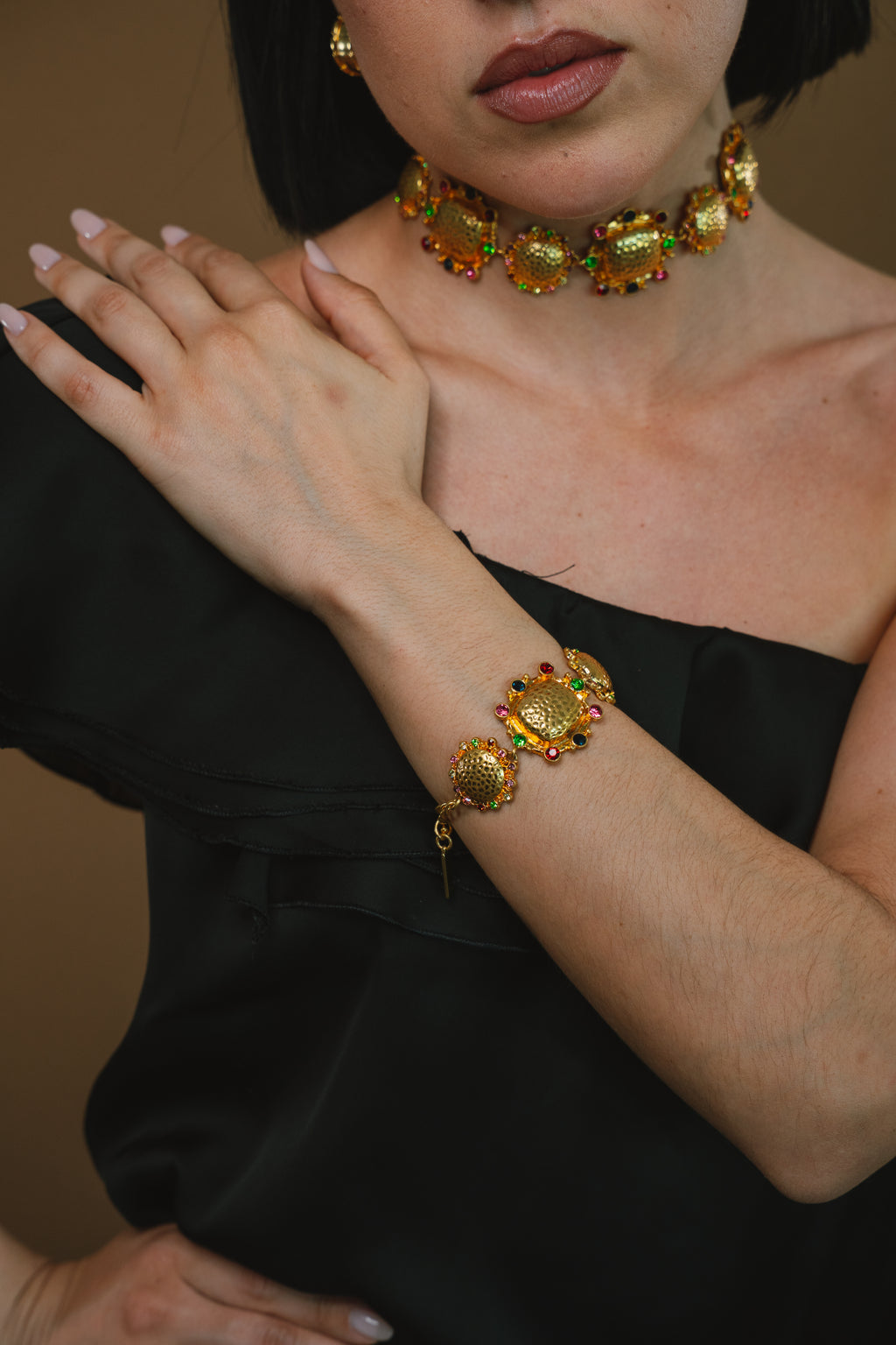 Choker Mandona