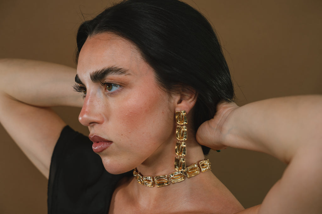 A Deshora Earrings